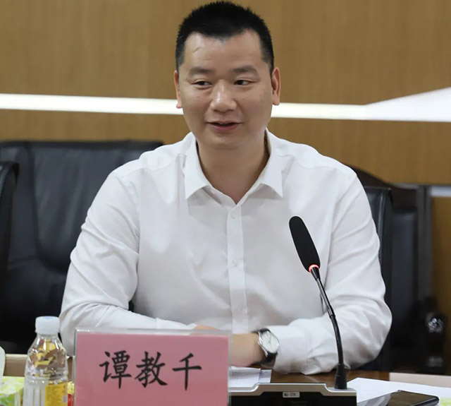 廣東省市場(chǎng)監(jiān)督管理局標(biāo)準(zhǔn)化處譚教千處長向華昌集團(tuán)獲得本次國家級(jí)標(biāo)準(zhǔn)化項(xiàng)目試點(diǎn)表示祝賀
