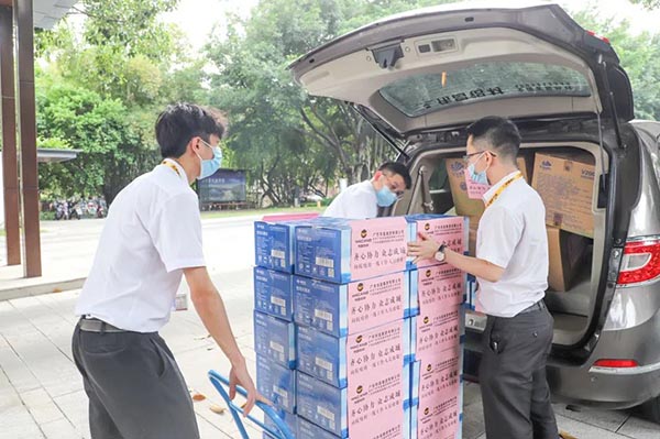 華昌集團(tuán)向大浩湖社區(qū)捐贈防疫物資和生活用品