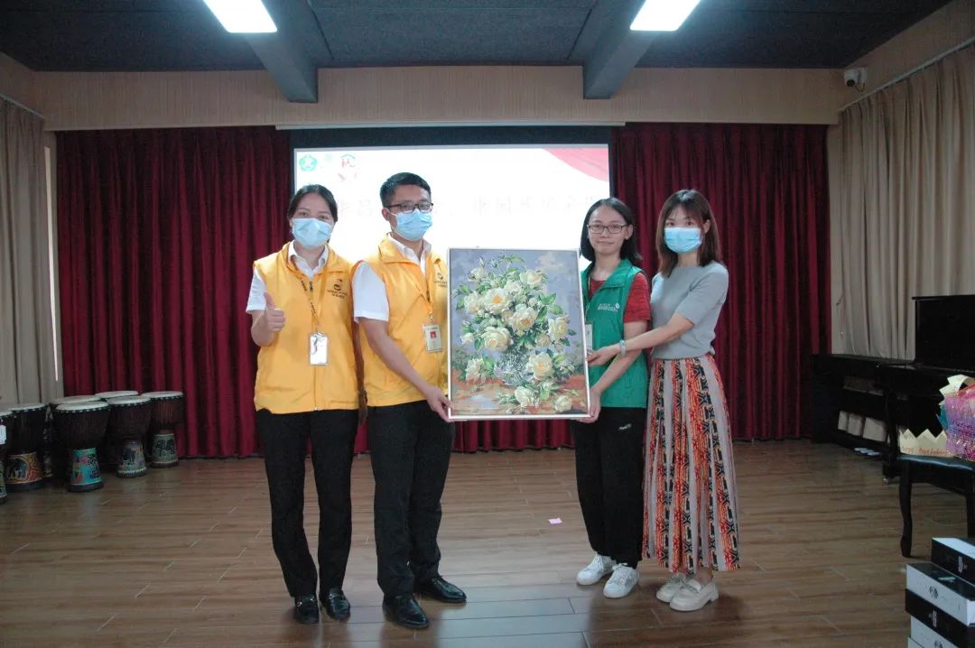 履行社會責任,彰顯企業(yè)擔當|華昌集團前往獅山鎮(zhèn)小塘社區(qū)康園中心開展慰問活動