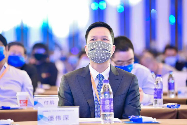 華昌集團董事長潘偉深率領(lǐng)華昌集團管理及技術(shù)團隊出席本次大會