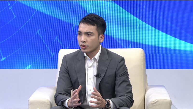 華昌集團受邀央視對話“名嘴”水均益!11月26日晚18：15，鎖定CCTV—發(fā)現(xiàn)之旅頻道《聚焦先鋒榜欄目》