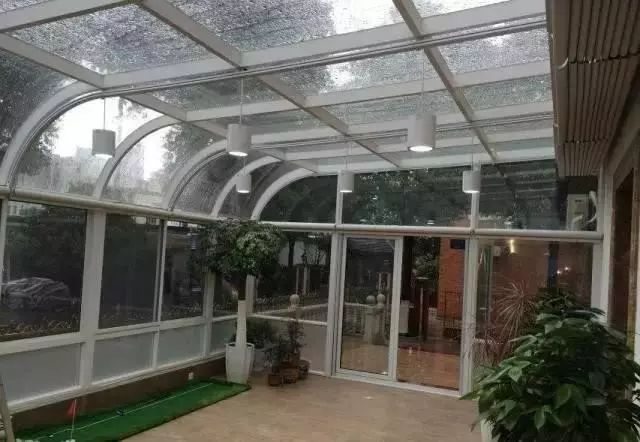 華昌商學(xué)院 |暴風(fēng)雨過后 家里的窗戶漏水怎么辦？