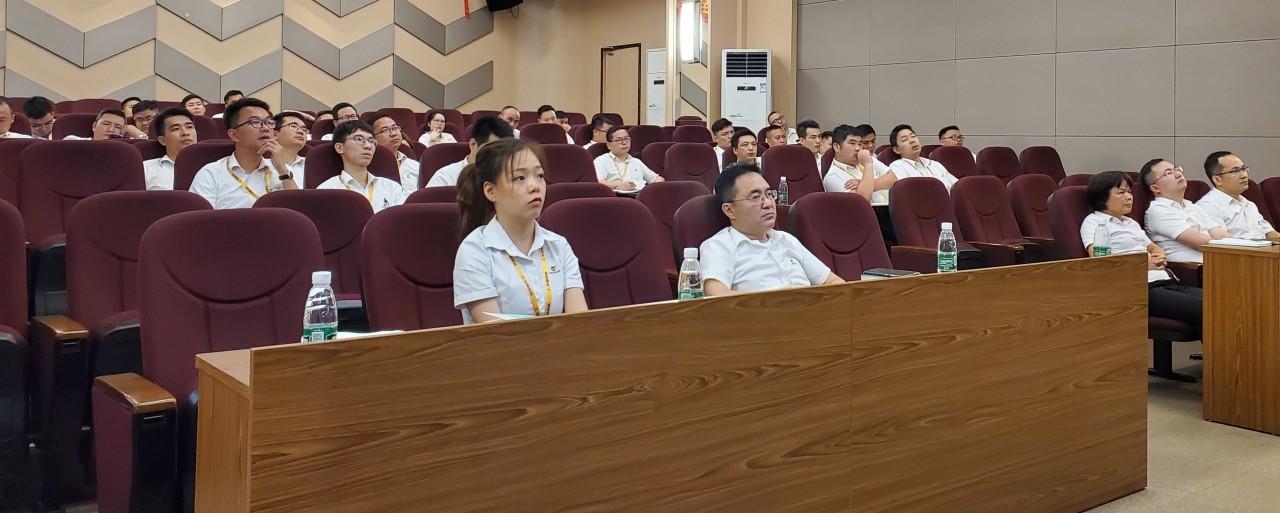 華昌第二期內(nèi)銷培訓(xùn)會：全力銷售，偉昌更好，我們更好